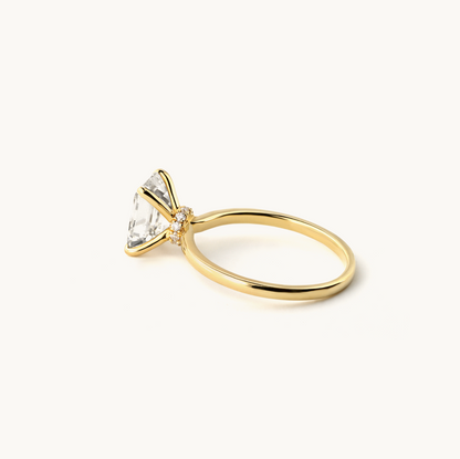 Solitaire Bouquet Emerald 2.5CT Engagement Ring